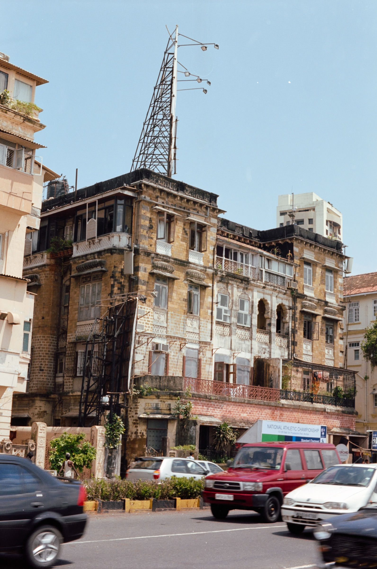 AHP F2004 09 002 sc250526 img18 NLP